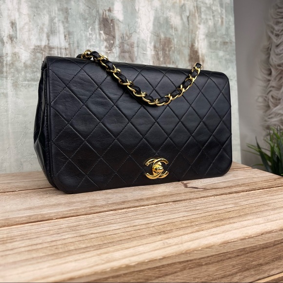 CHANEL CLASSIC FULL FLAP BLACK LAMBSKIN 24K GHW SMALL 🔥Like New!!!!🔥 - Picture 2 of 15